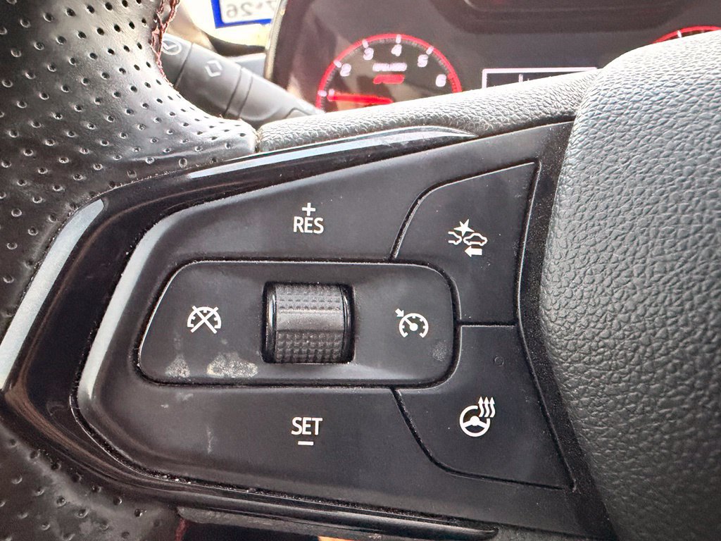 Used 2024 Chevrolet Trax RS FWD image 11