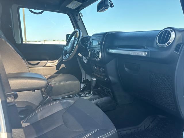 Used 2018 Jeep Wrangler Unlimited Sahara w/ Connectivity Group image 8