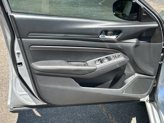 Used 2021 Nissan Altima 2.5 SR w/ SR Premium Package FWD image 12