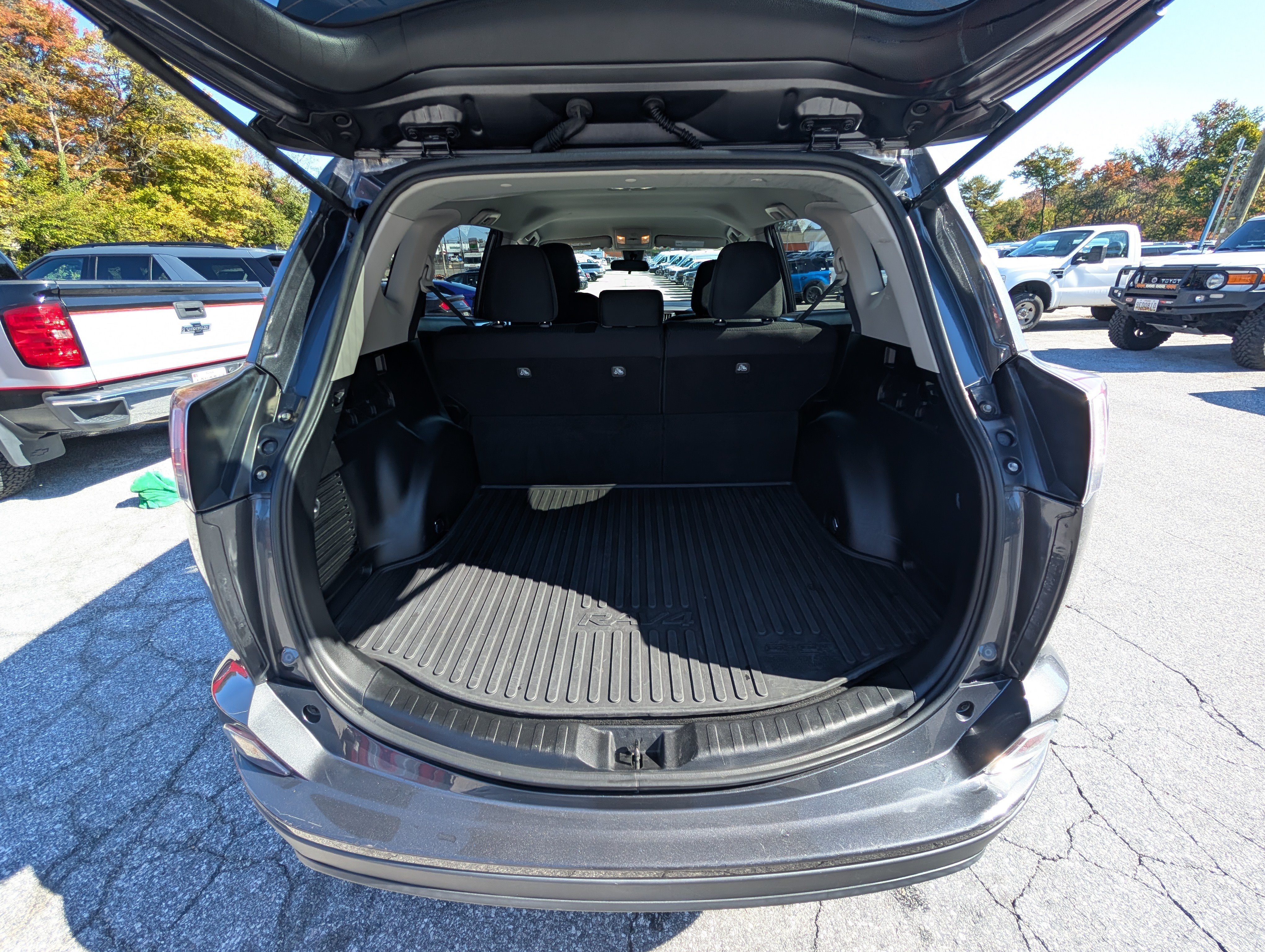 Used 2018 Toyota RAV4 LE w/ All Weather Liner Package AWD/4WD image 14