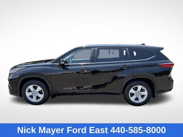 Used 2023 Toyota Highlander LE AWD/4WD image 4