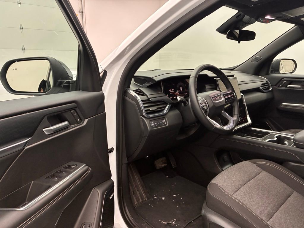 Used 2025 GMC Acadia Elevation image 14