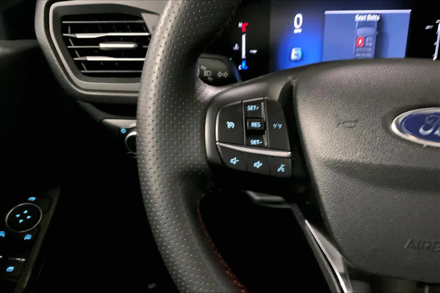 Certified 2025 Ford Escape ST-Line AWD/4WD image 23