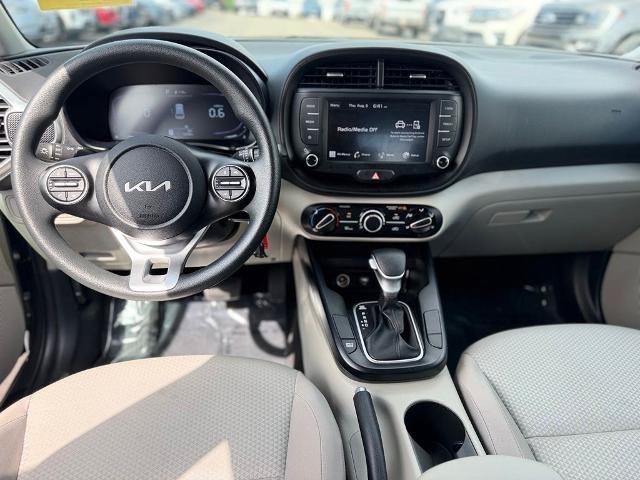 Used 2025 Kia Soul LX w/ LX Technology Package FWD image 12