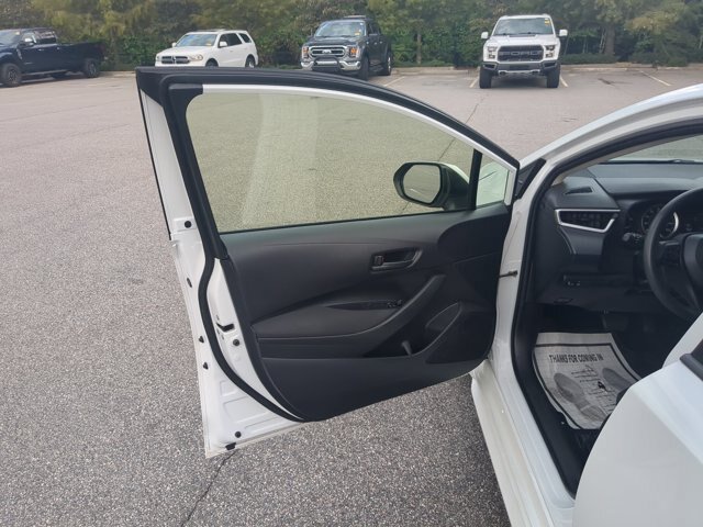 Used 2022 Toyota Corolla LE FWD image 13