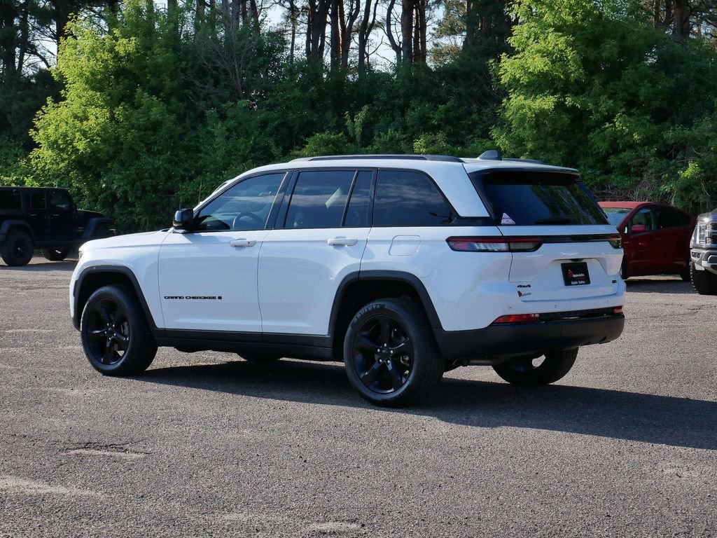 Used 2022 Jeep Grand Cherokee Altitude AWD/4WD image 4