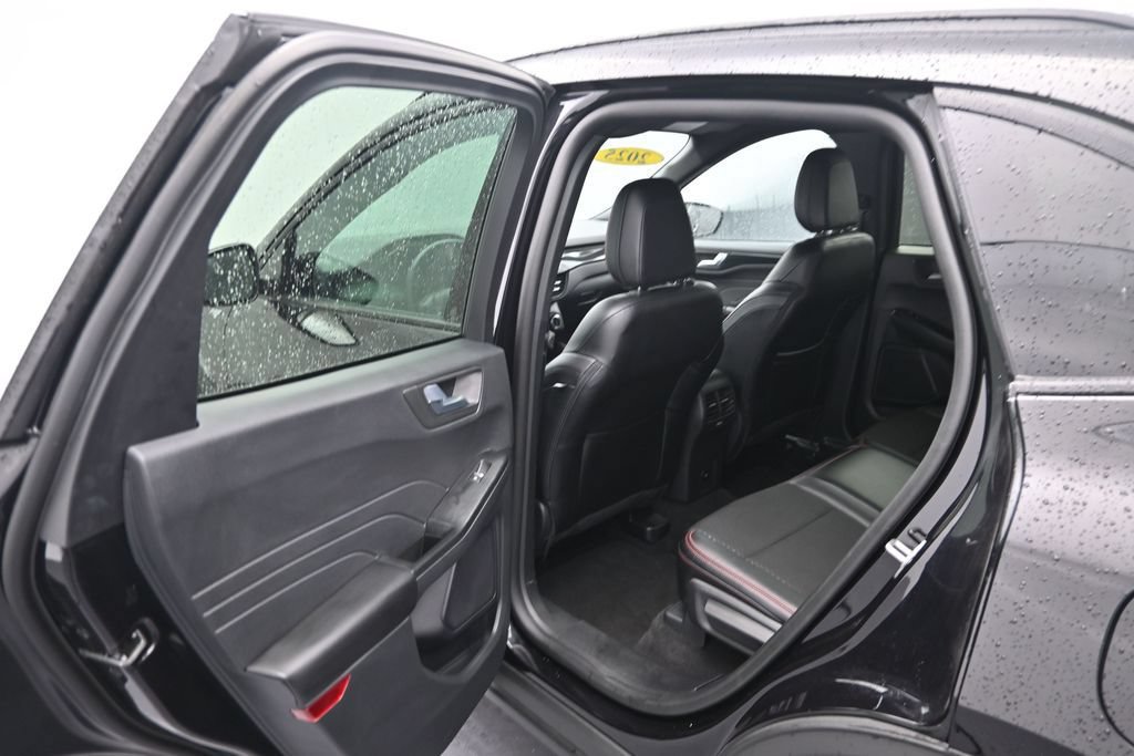 Certified 2025 Ford Escape ST-Line AWD/4WD image 13