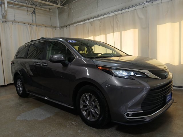 Used 2023 Toyota Sienna XLE image 7