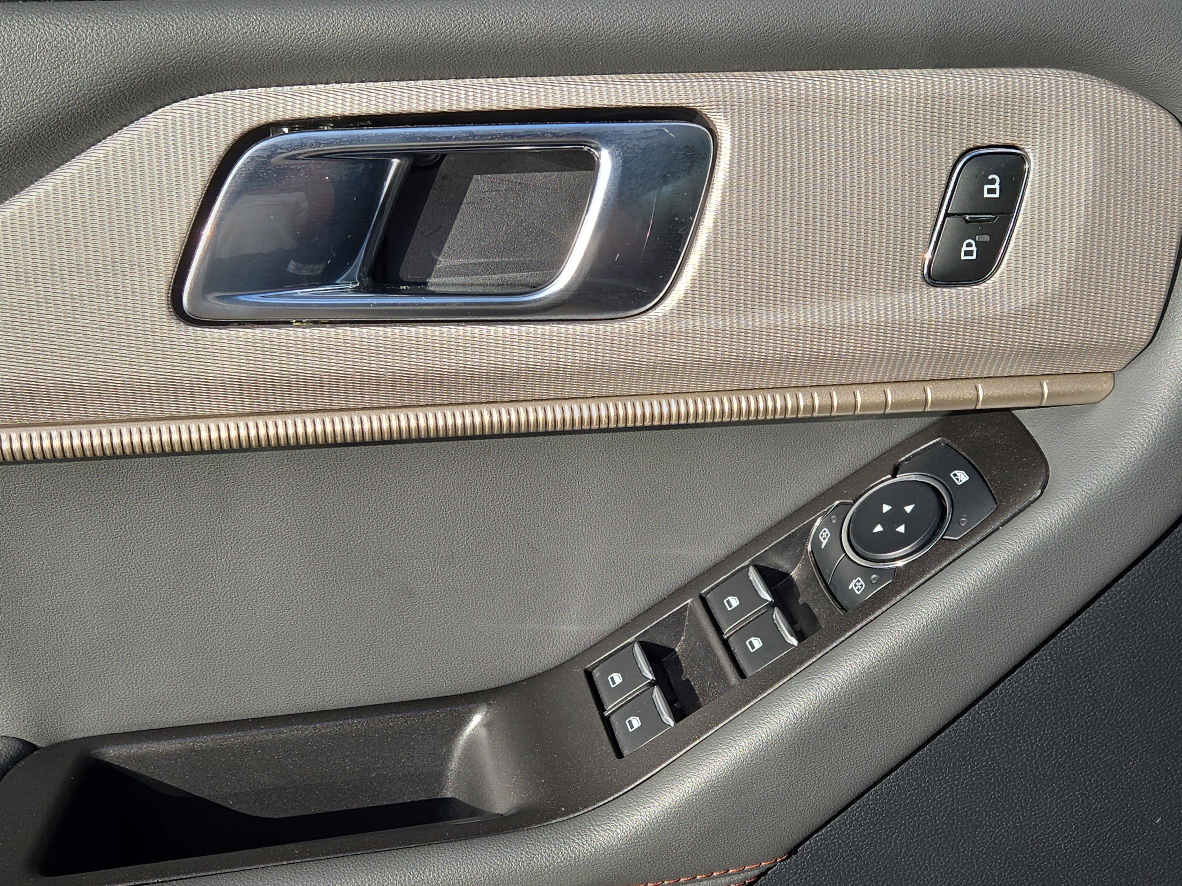 Certified 2025 Ford Explorer Active image 22