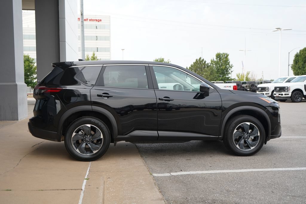 Used 2025 Nissan Rogue SV FWD image 8
