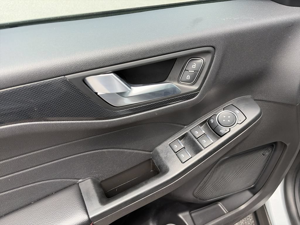 Certified 2025 Ford Escape ST-Line FWD image 17