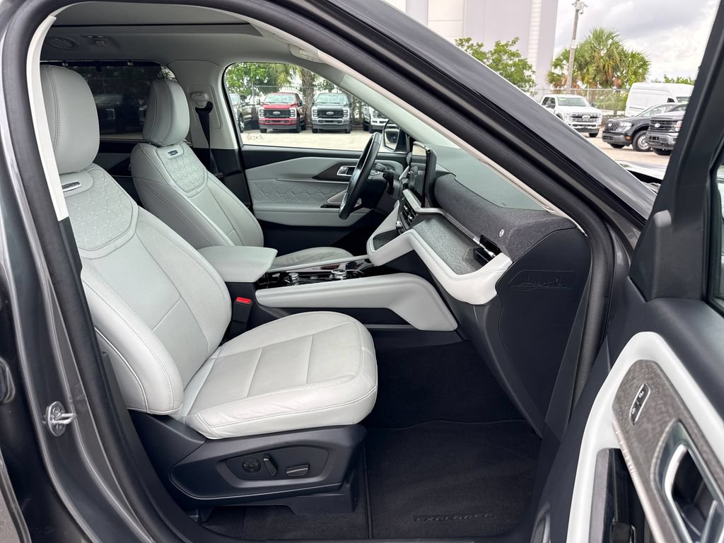 Certified 2025 Ford Explorer Platinum w/ Ultimate Package AWD/4WD image 28