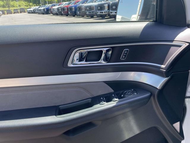 Certified 2017 Ford Explorer XLT w/ Equipment Group 202A image 13