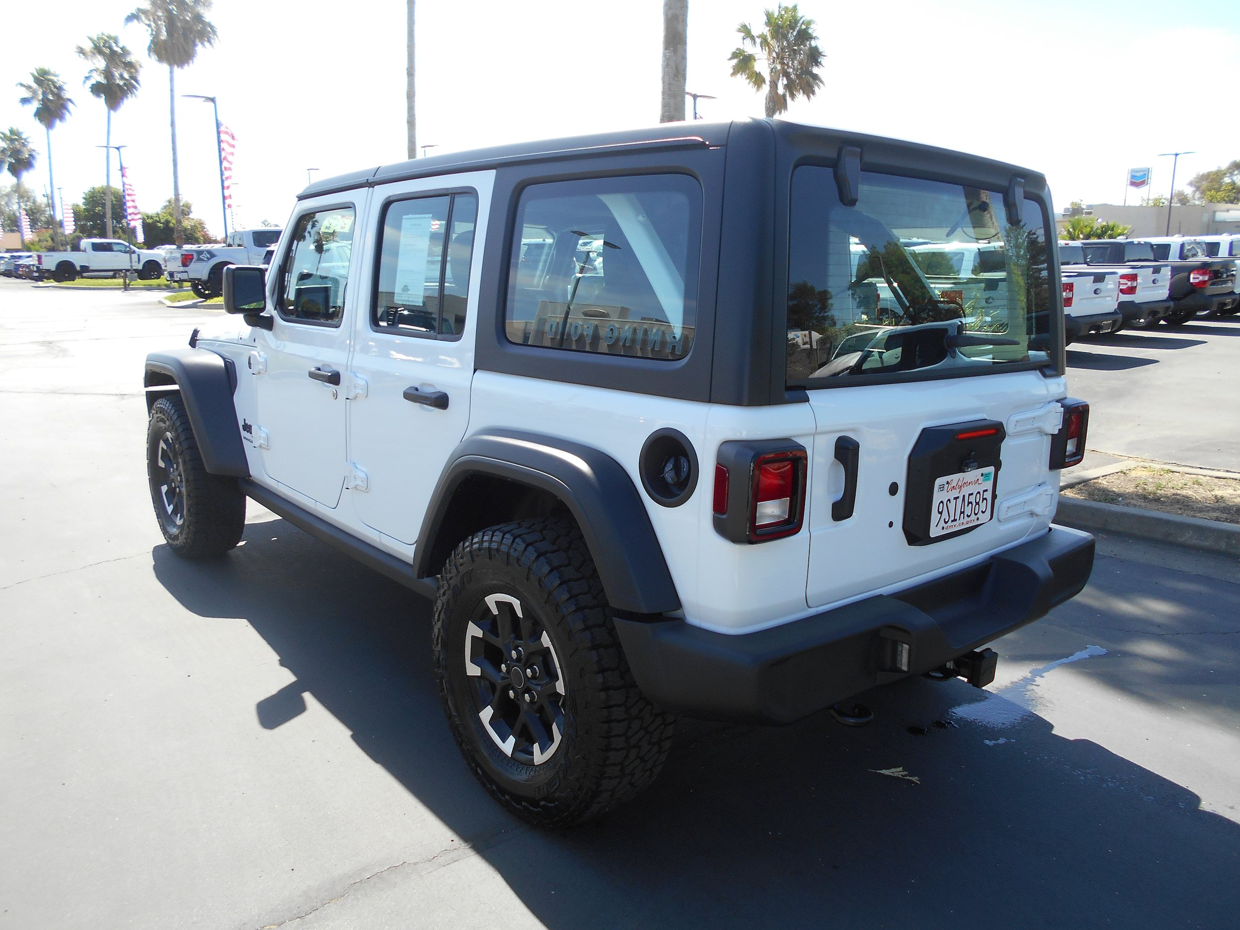 Used 2025 Jeep Wrangler Unlimited Sport AWD/4WD image 2