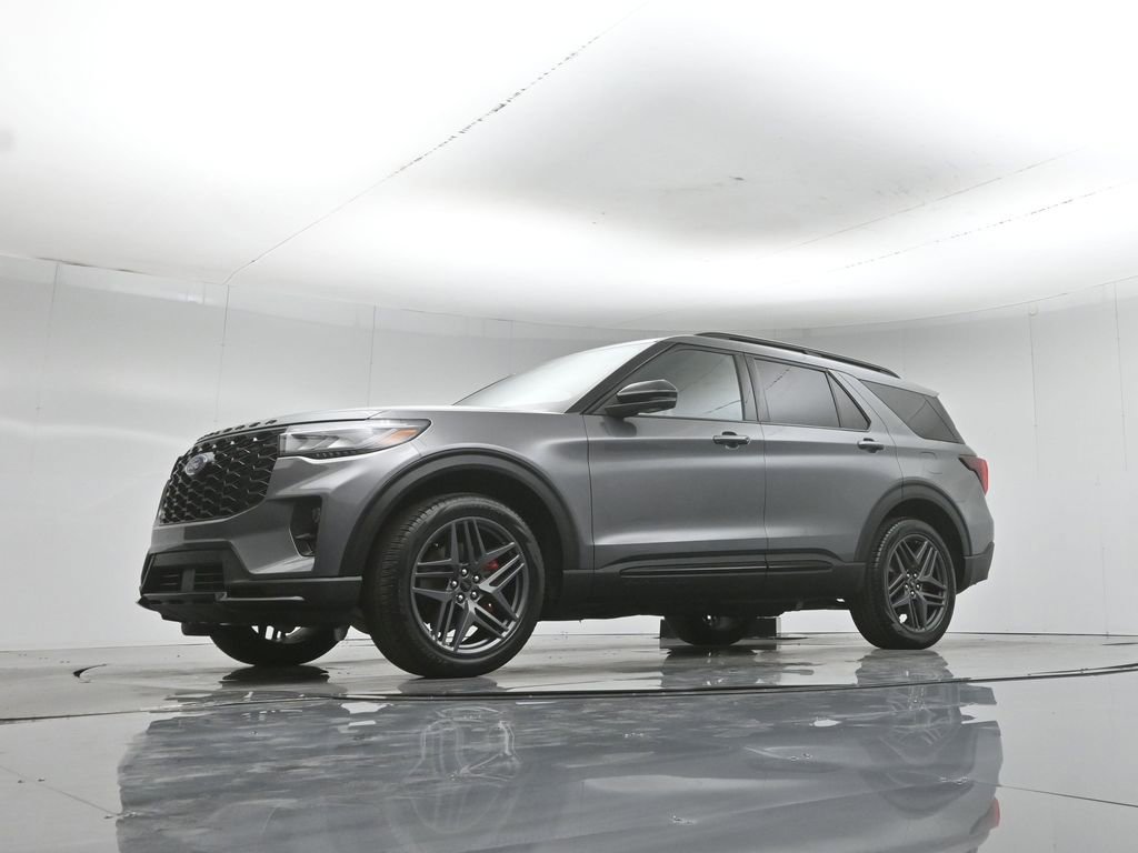 Certified 2025 Ford Explorer ST-Line w/ ST-Line Street Pack AWD/4WD image 46