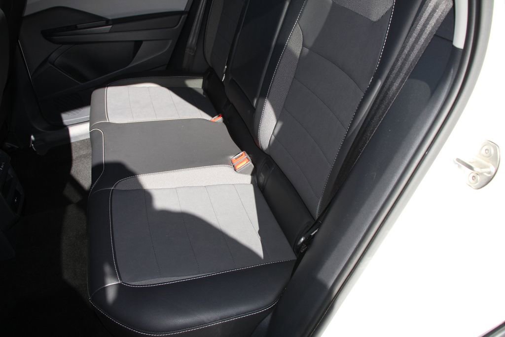 Used 2023 Volkswagen Taos SE image 21