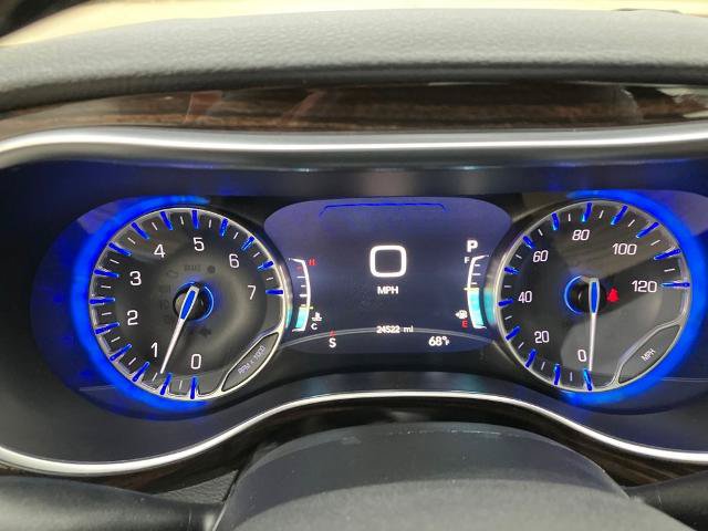 Used 2023 Chrysler Pacifica Limited AWD/4WD image 32