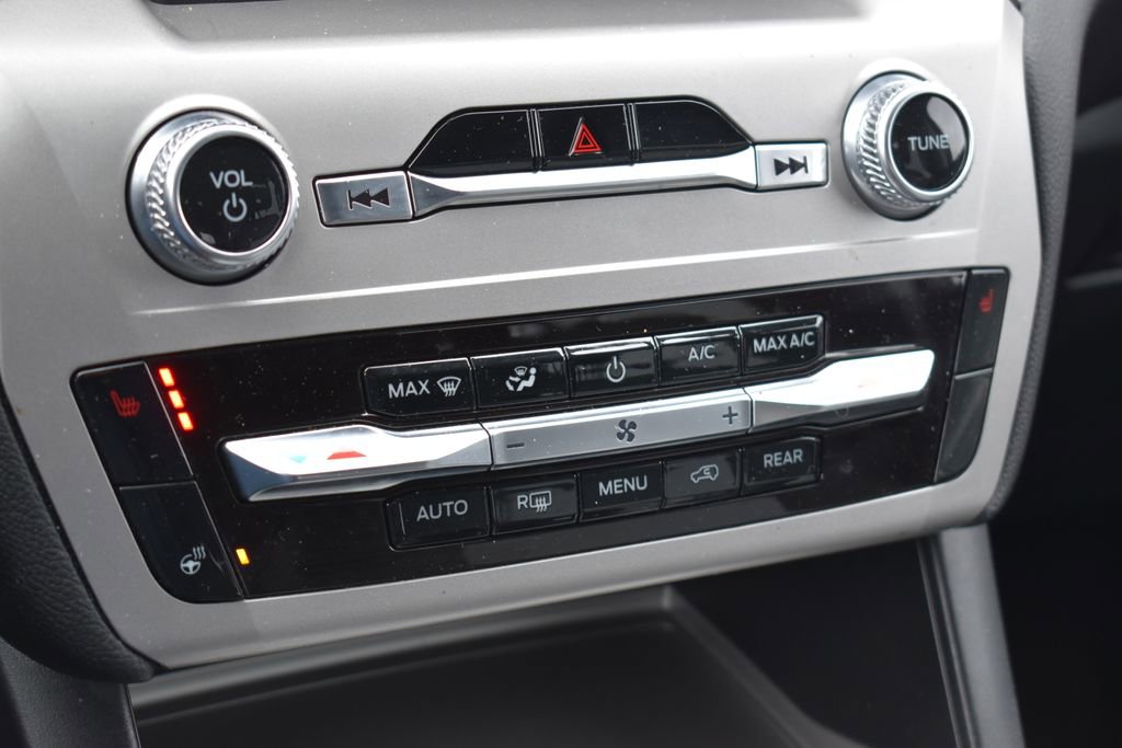 Certified 2022 Ford Explorer XLT w/ Equipment Group 202A image 13