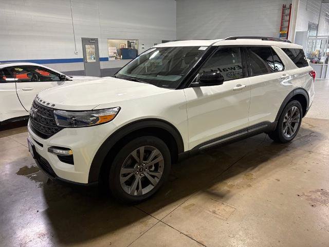 Certified 2024 Ford Explorer XLT w/ Equipment Group 202A AWD/4WD image 6