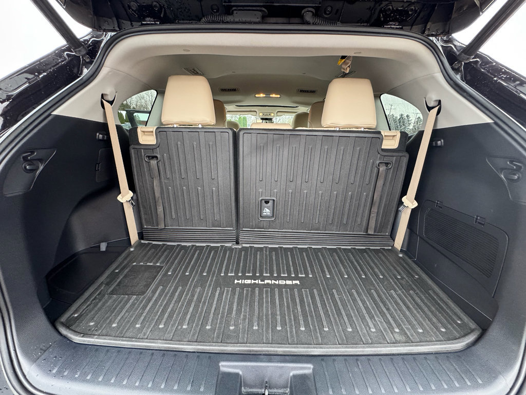 Used 2022 Toyota Highlander XLE AWD/4WD image 32