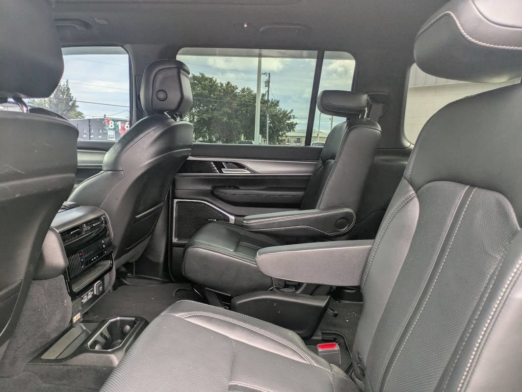 Used 2023 Jeep Wagoneer Series II AWD/4WD image 14