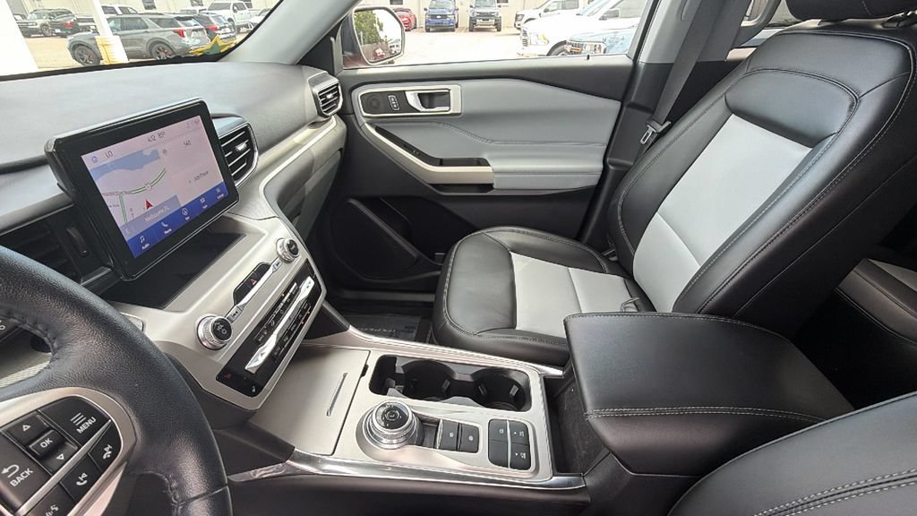 Certified 2022 Ford Explorer XLT w/ Equipment Group 202A RWD image 20