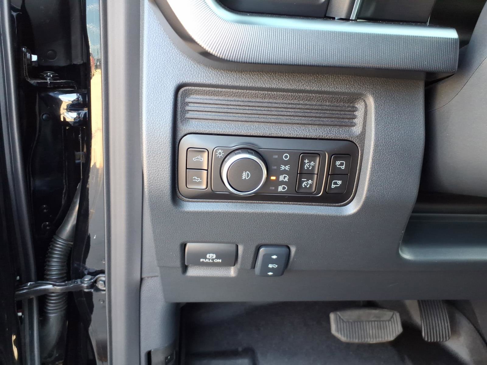 Certified 2026 Ford F250 Platinum w/ Tremor Off-Road Package AWD/4WD image 18