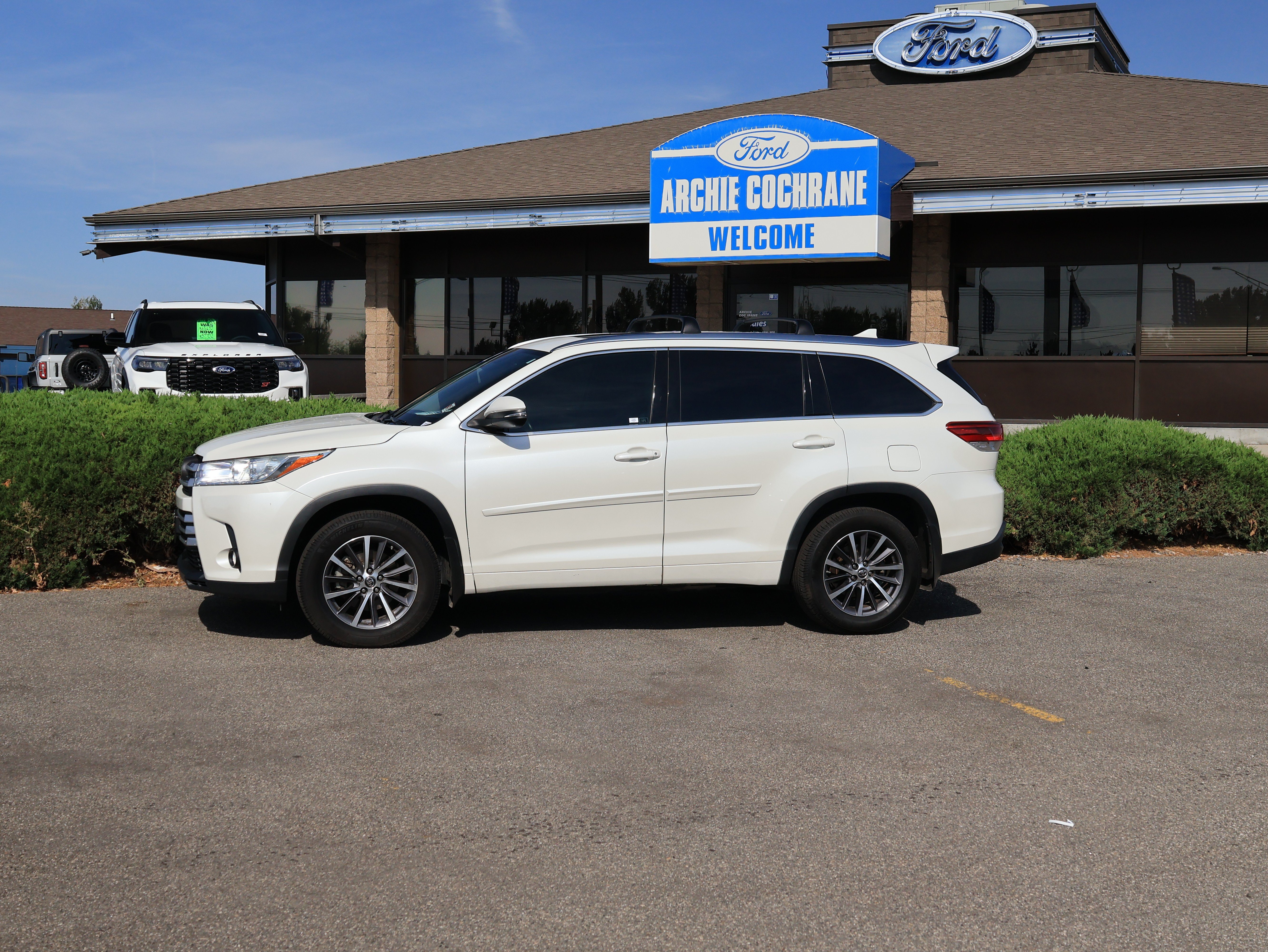 Used 2018 Toyota Highlander XLE AWD/4WD image 2