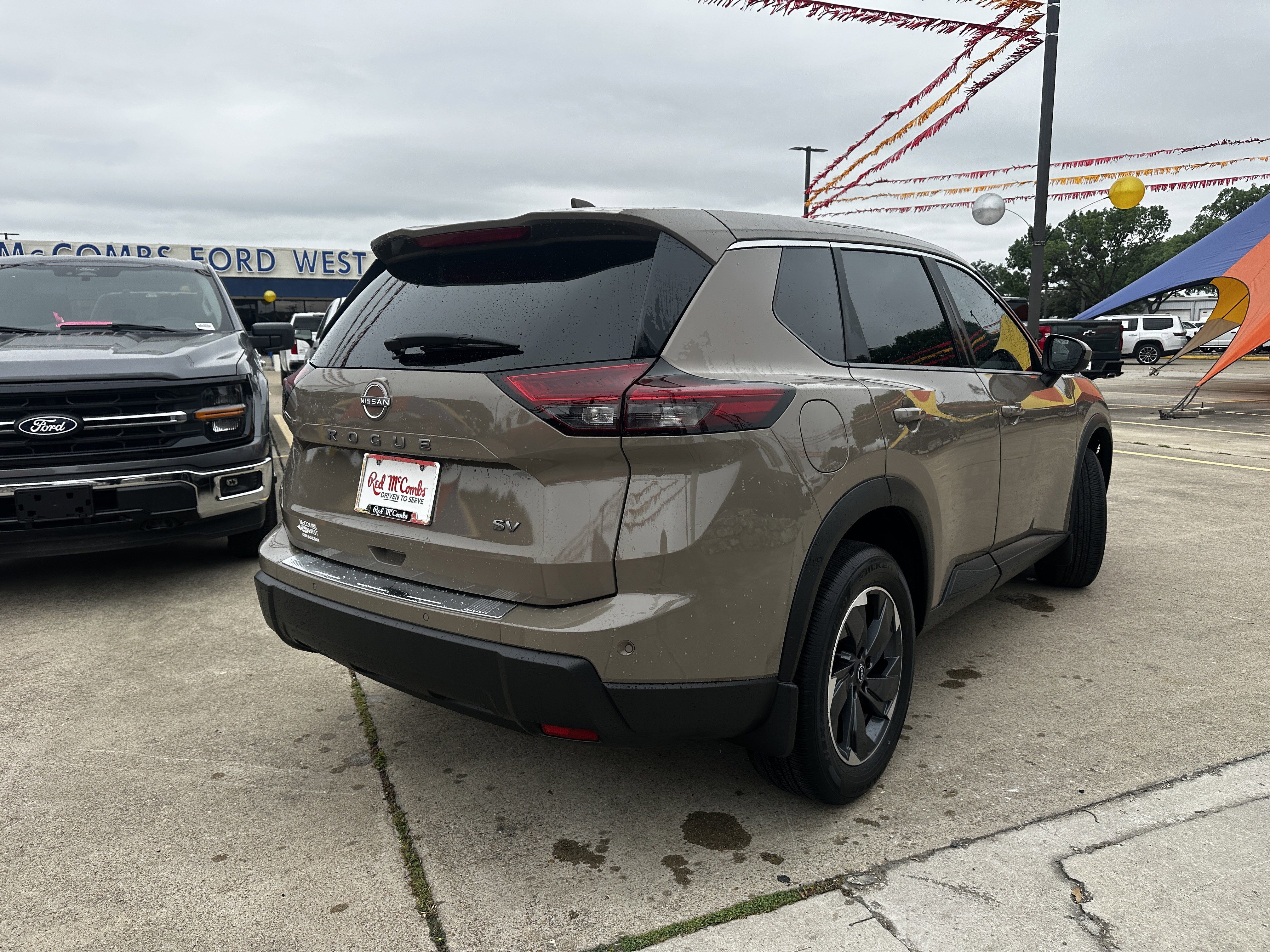 Used 2024 Nissan Rogue SV FWD image 5