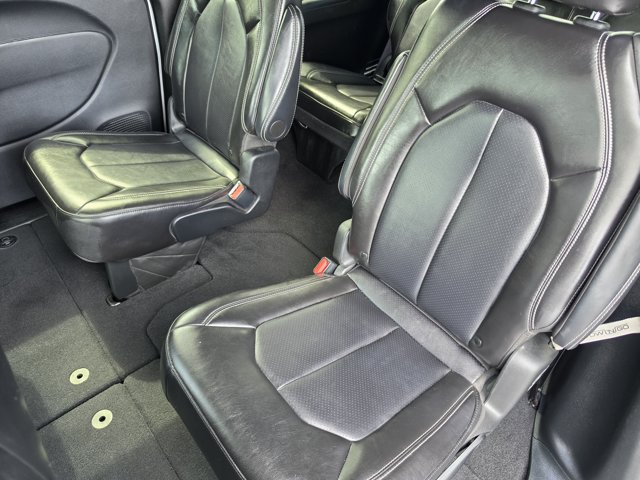 Used 2025 Chrysler Pacifica Select FWD image 12