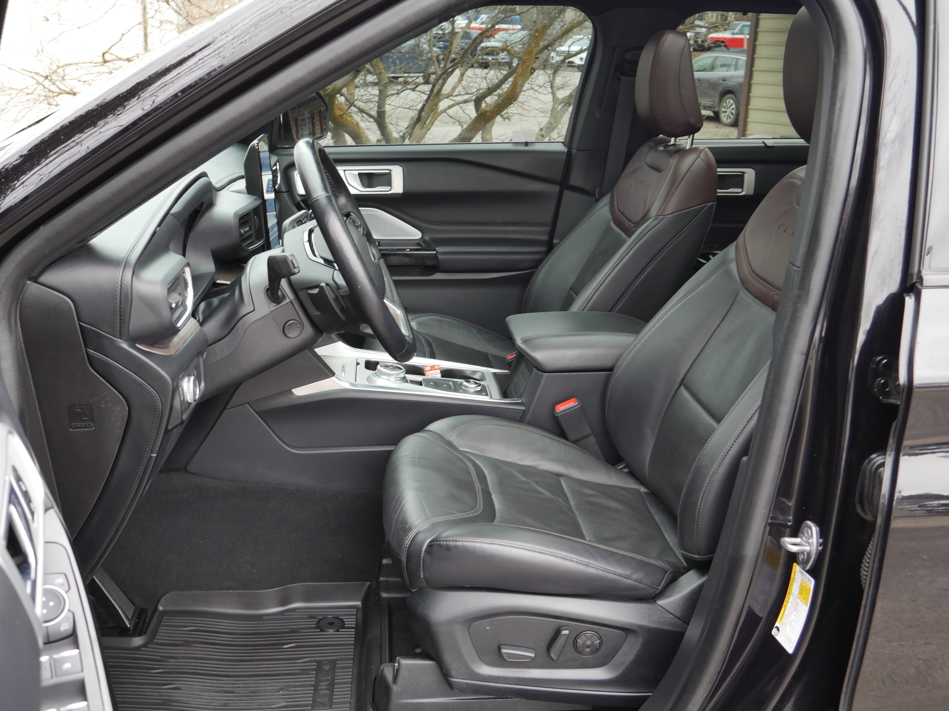 Certified 2021 Ford Explorer Platinum image 3