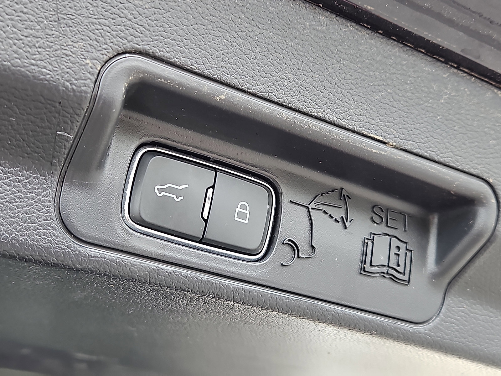 Certified 2022 Ford Explorer XLT w/ Equipment Group 202A image 29