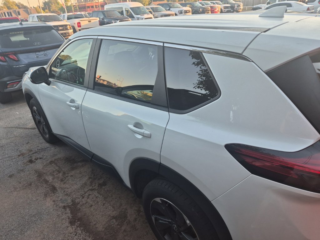 Used 2024 Nissan Rogue SV AWD/4WD image 11