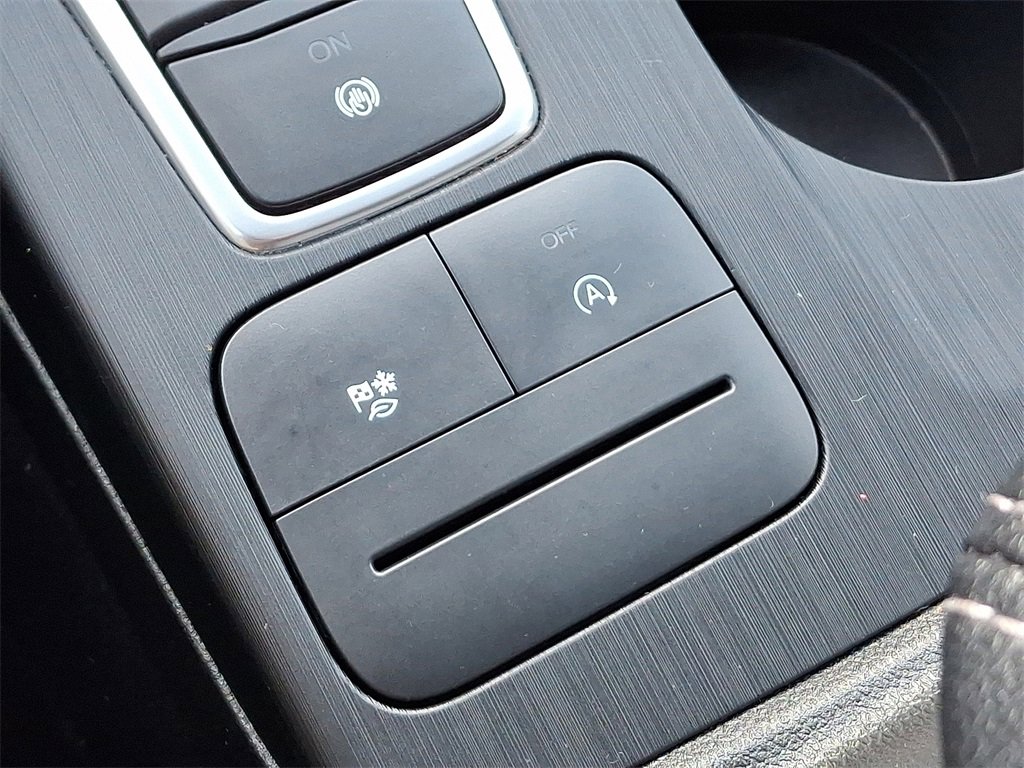 Certified 2022 Ford Escape SE w/ SE Sport Appearance Package image 25