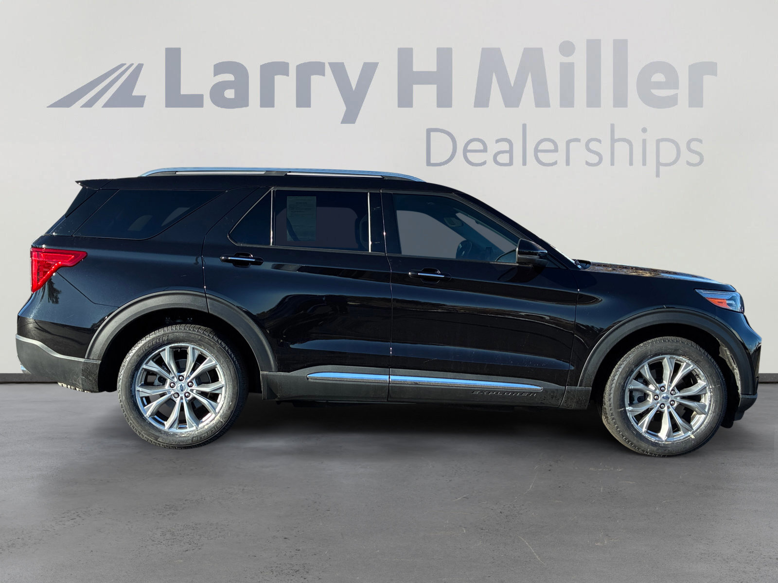 Certified 2023 Ford Explorer Limited w/ Limited Technology Package image 6
