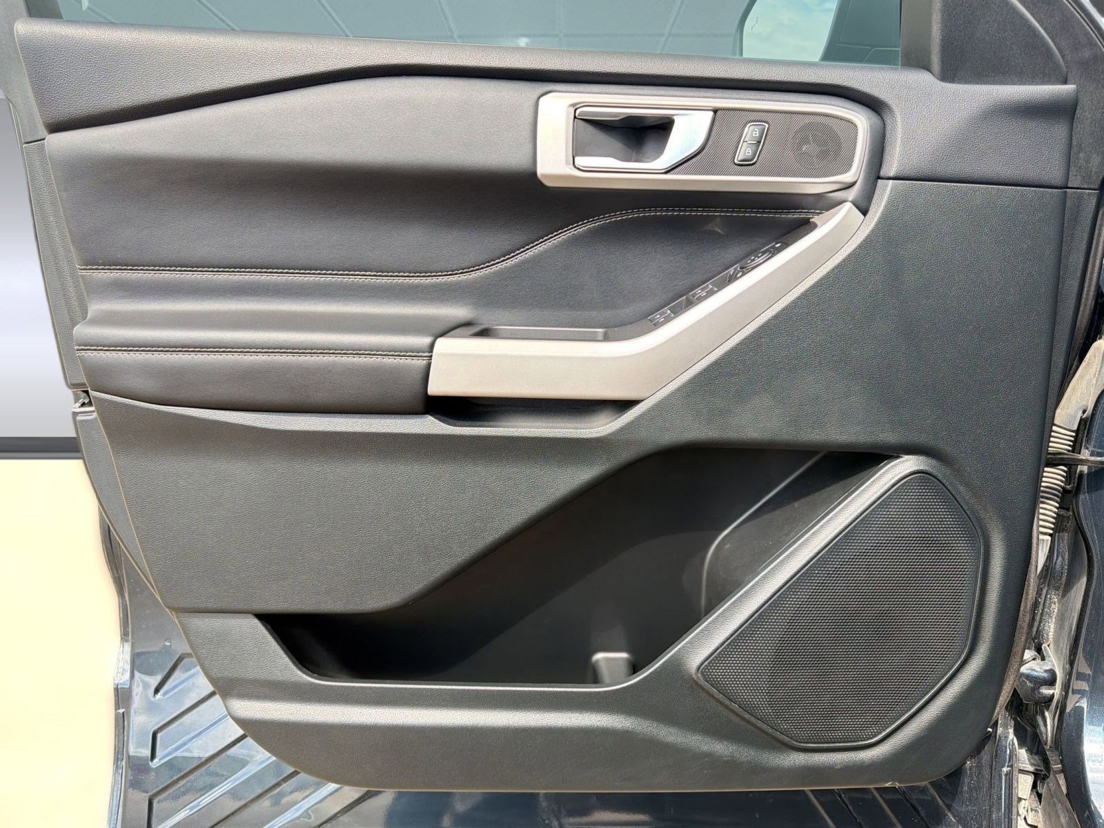 Certified 2024 Ford Explorer XLT RWD image 12