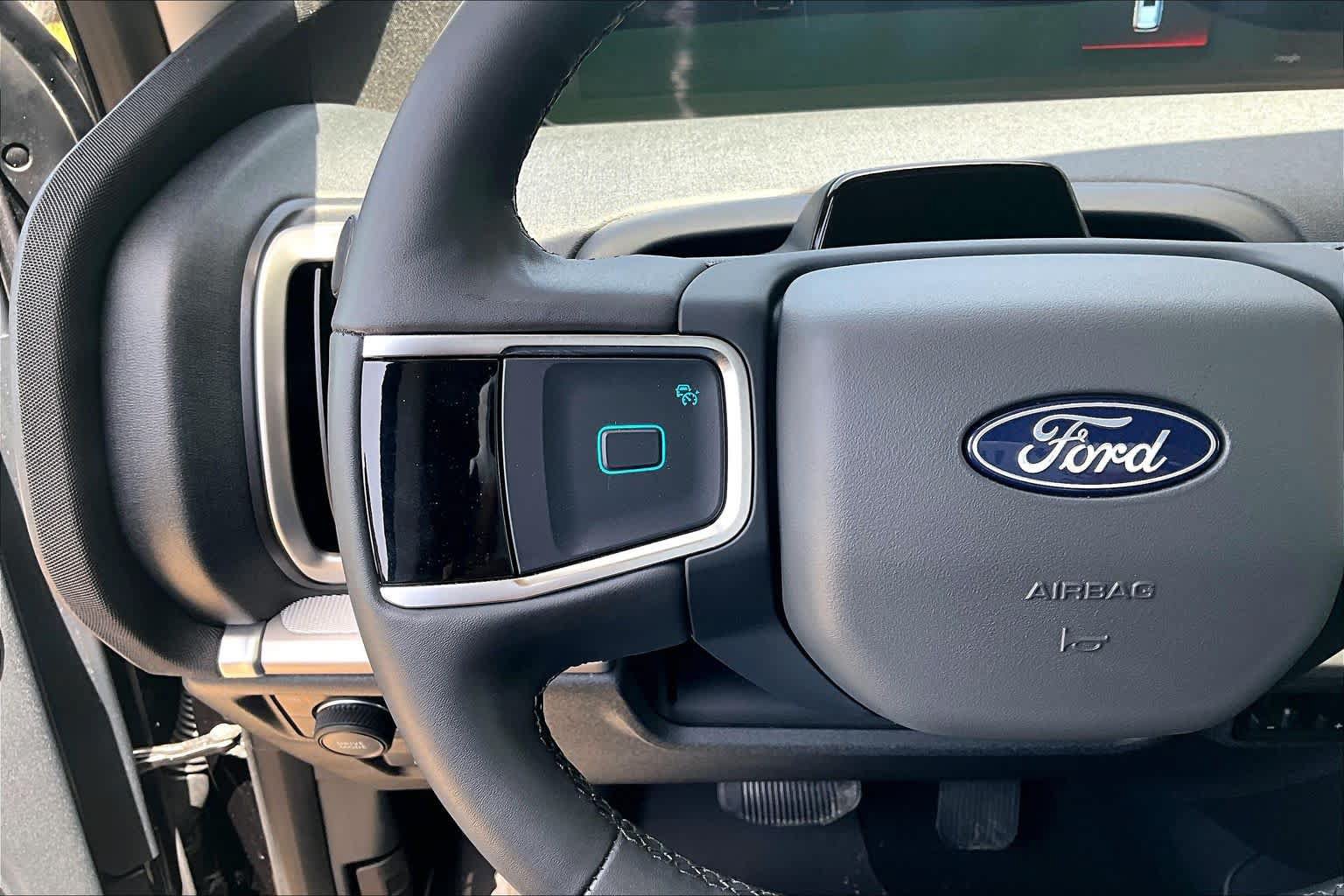 Certified 2025 Ford Expedition Active AWD/4WD image 24