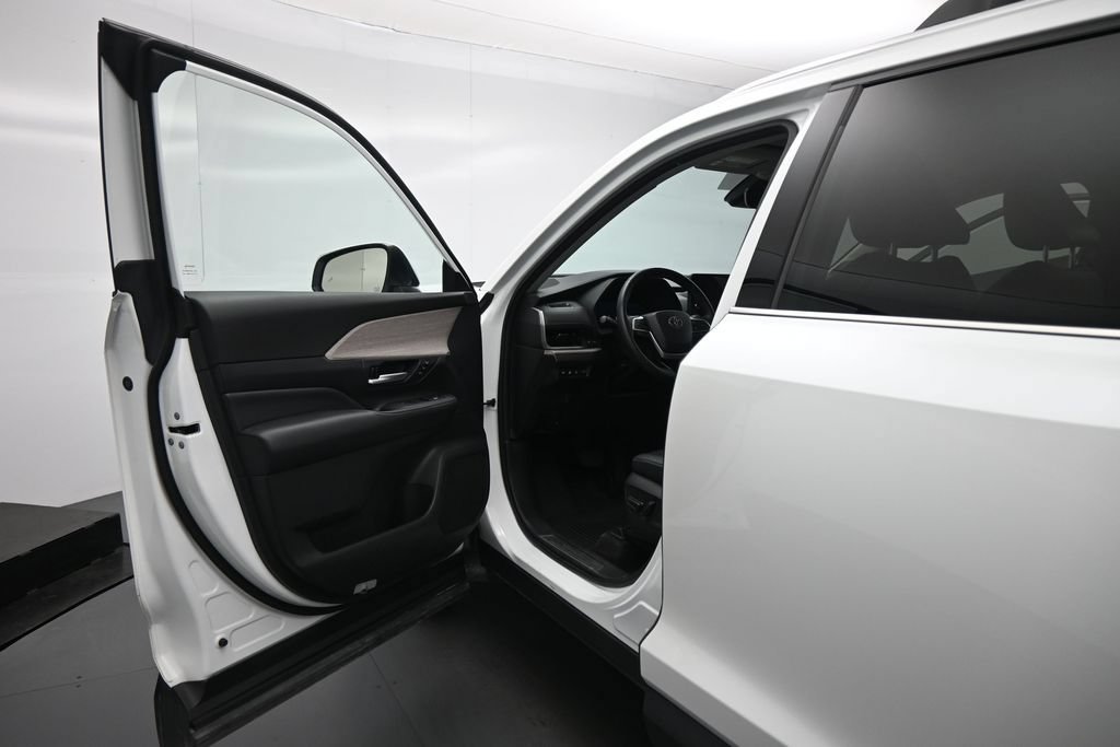 Used 2024 Toyota Grand Highlander AWD Hybrid image 8