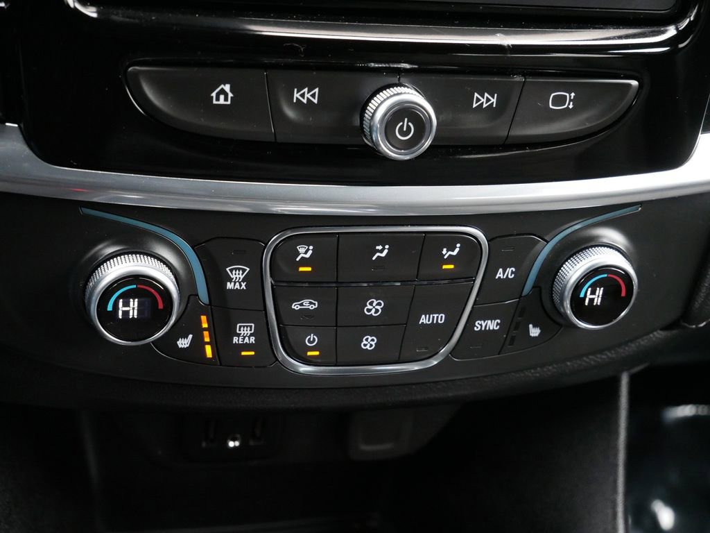 Used 2023 Chevrolet Traverse LT image 25