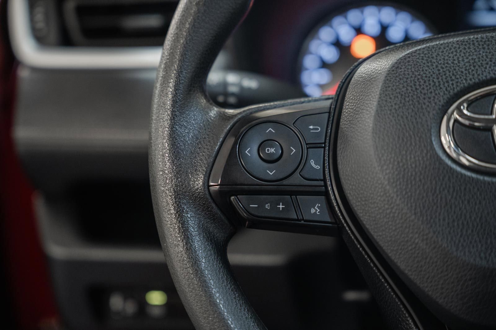 Used 2021 Toyota RAV4 LE image 32