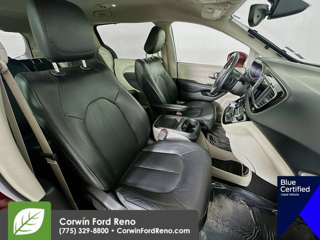 Used 2019 Chrysler Pacifica Touring-L FWD image 32