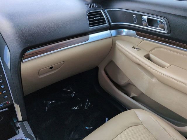 Certified 2017 Ford Explorer Limited FWD image 17