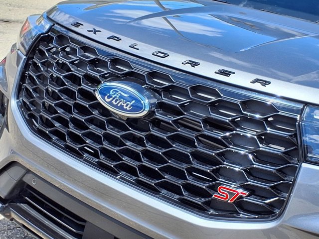 Certified 2025 Ford Explorer ST AWD/4WD image 32