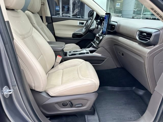 Certified 2021 Ford Explorer Platinum w/ Equipment Group 601A AWD/4WD image 54