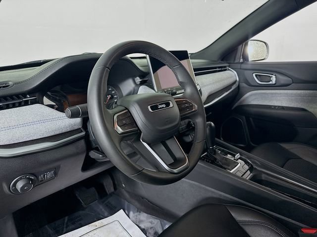 Used 2024 Jeep Compass Latitude image 9