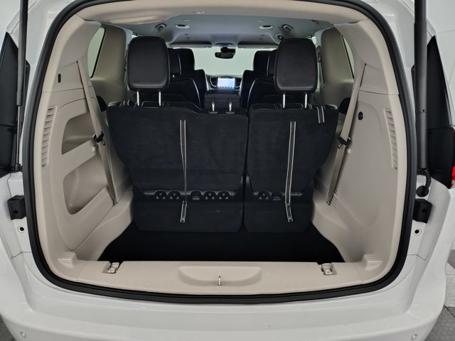 Used 2023 Chrysler Pacifica Touring-L FWD image 17