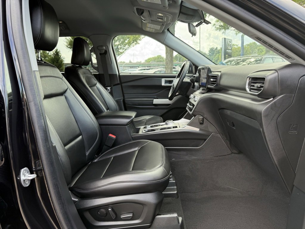 Certified 2022 Ford Explorer XLT w/ Equipment Group 202A image 30