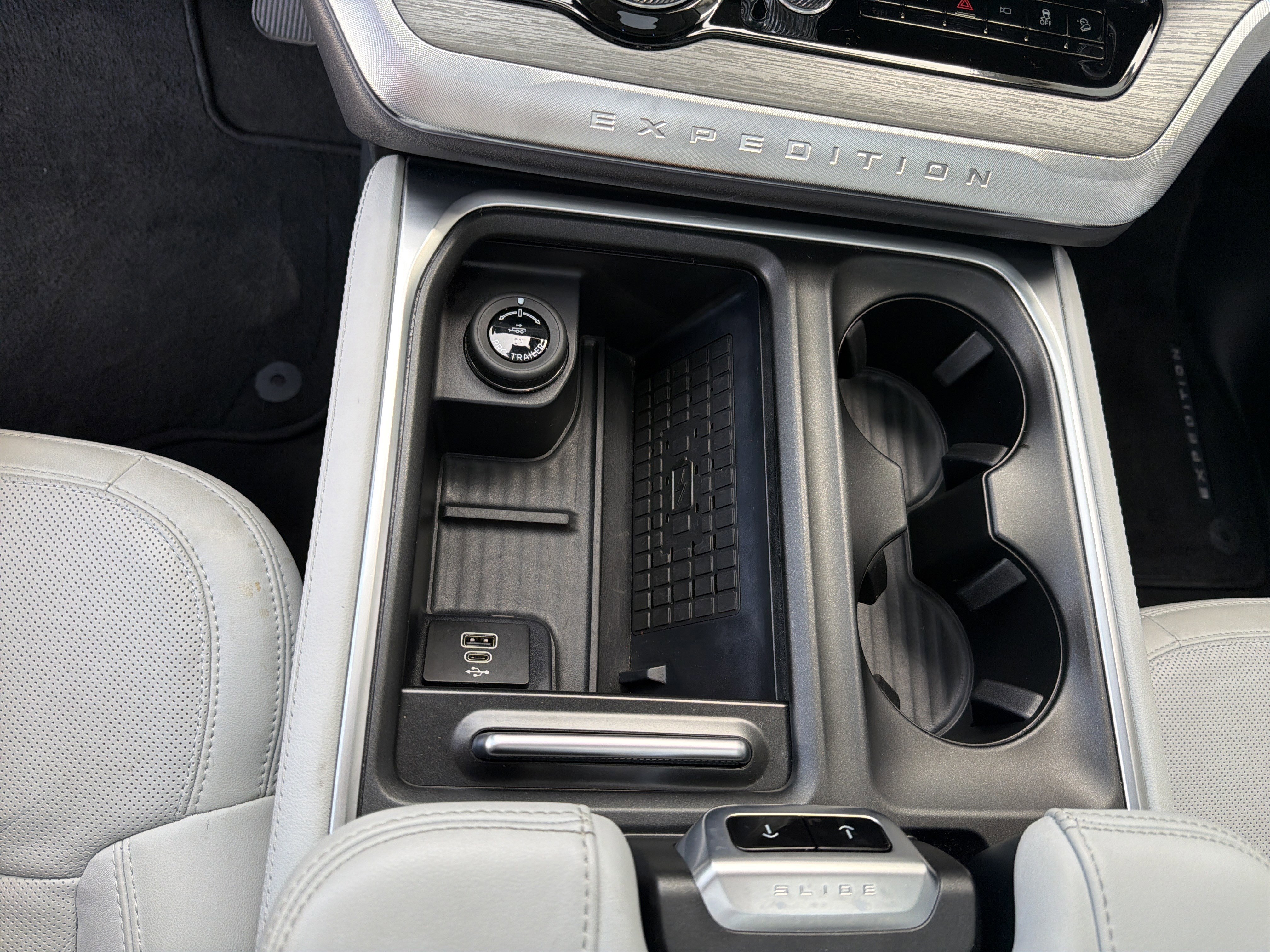 Certified 2025 Ford Expedition Platinum w/ Driver's Package image 54