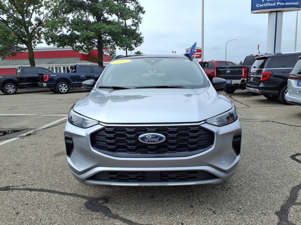 Certified 2023 Ford Escape ST-Line w/ Tech Pack #1 AWD/4WD image 3