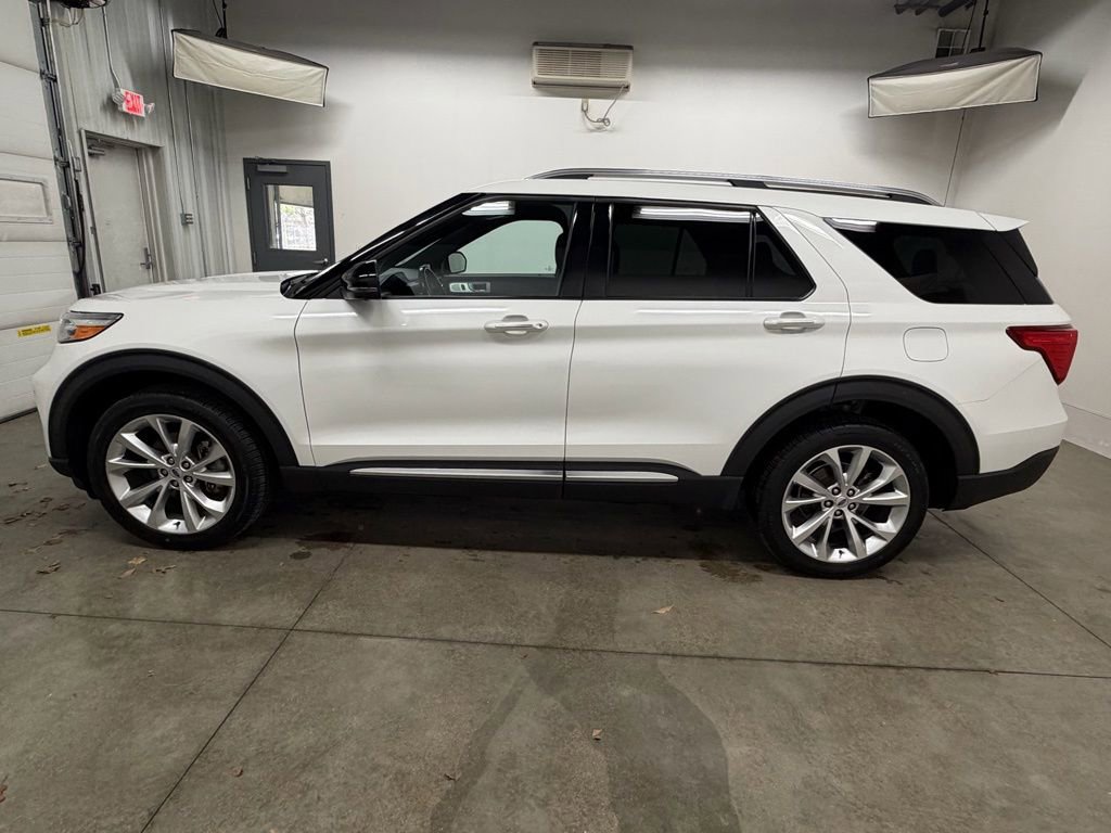 Certified 2023 Ford Explorer Platinum w/ Technology Package AWD/4WD image 8